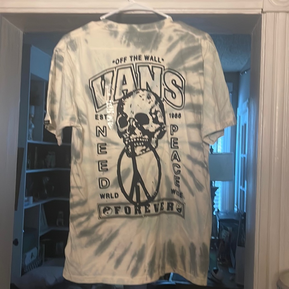 NWT van skull mens tee